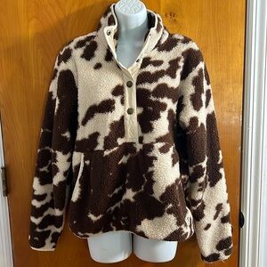 Ariat Sherpa fleece size medium in cow print